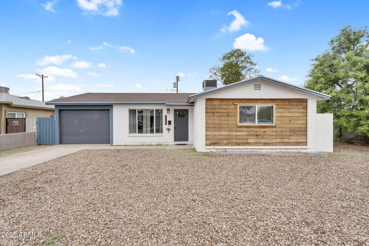 2434 N 37th Way, Phoenix, AZ 85008