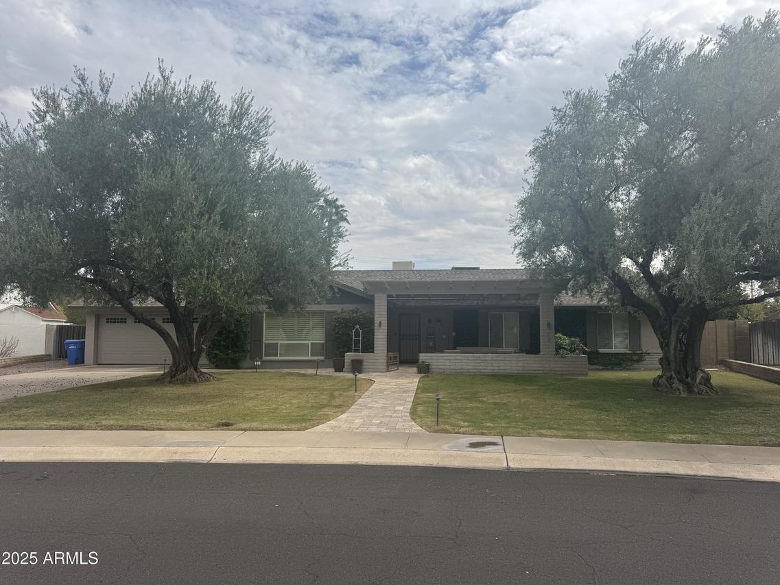 58 E Canterbury Ct., Phoenix, AZ 85022