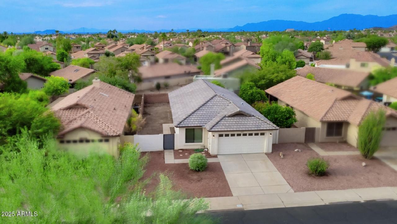 3925 E Graythorn St., Phoenix, AZ 85044