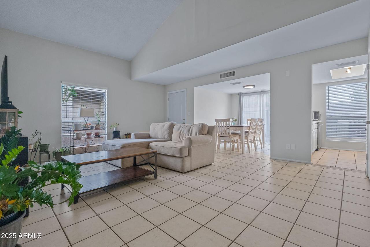 15407 N 2nd St., Phoenix, AZ 85022
