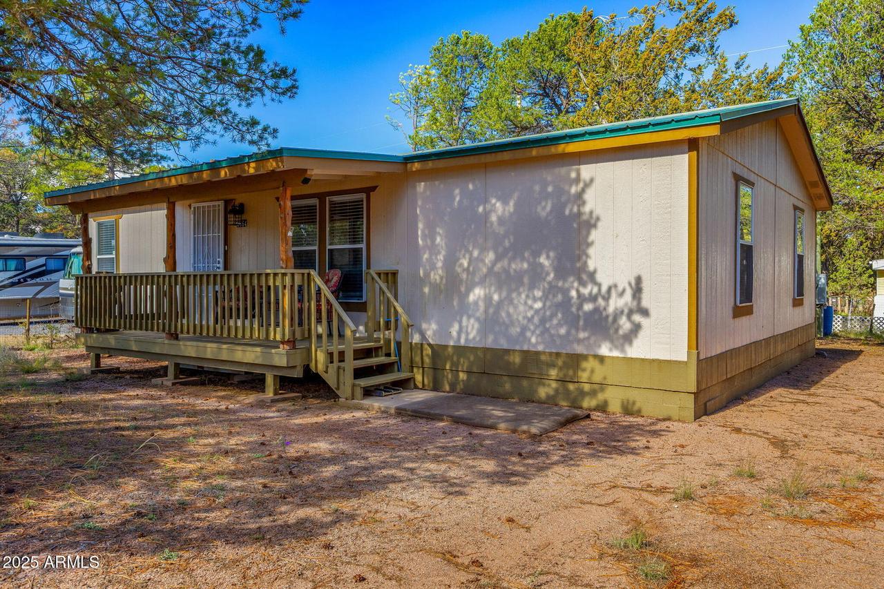 2064 Pinewood Dr., Overgaard, AZ 85933
