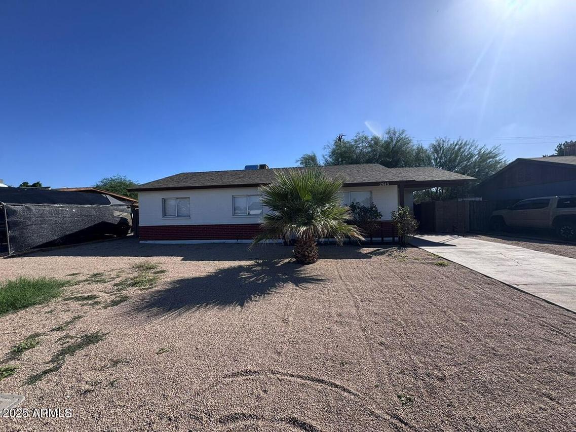2815 W Banff Ln., Phoenix, AZ 85053