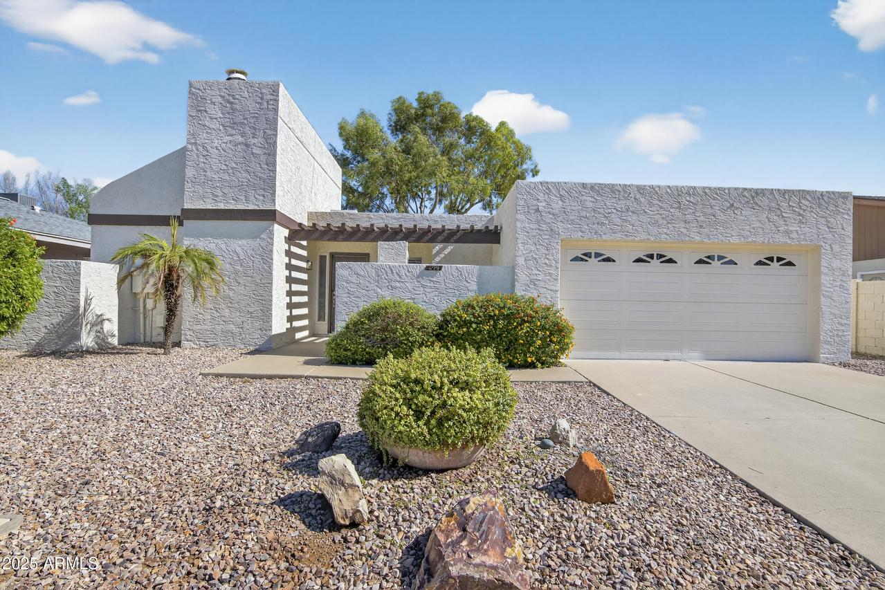 1729 S Rogers Cir., Mesa, AZ 85202