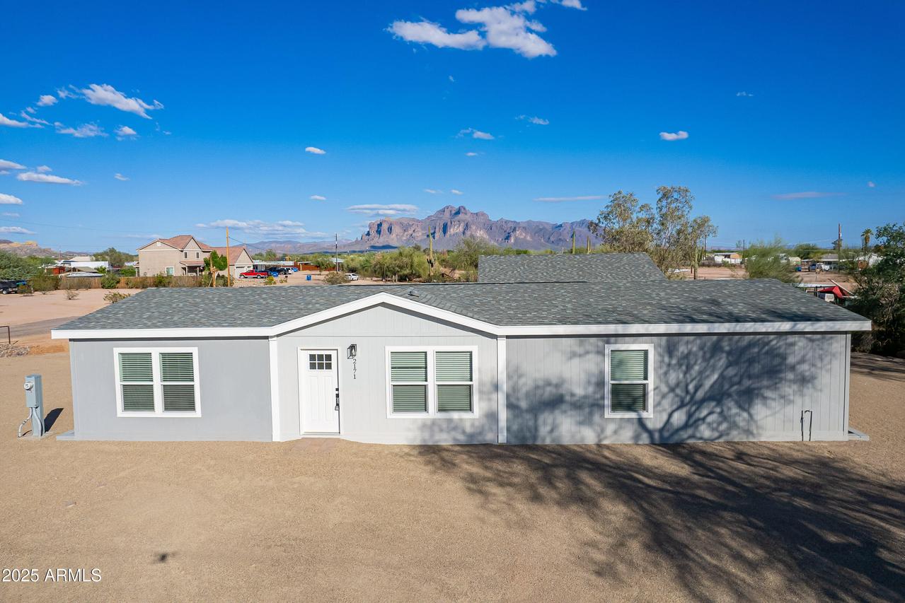 2171 N Valley Dr., Apache Junction, AZ 85120