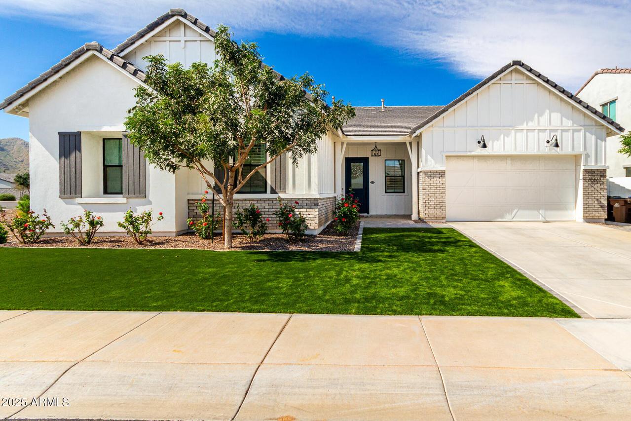 35562 N Gemstone Way, San Tan Valley, AZ 85144