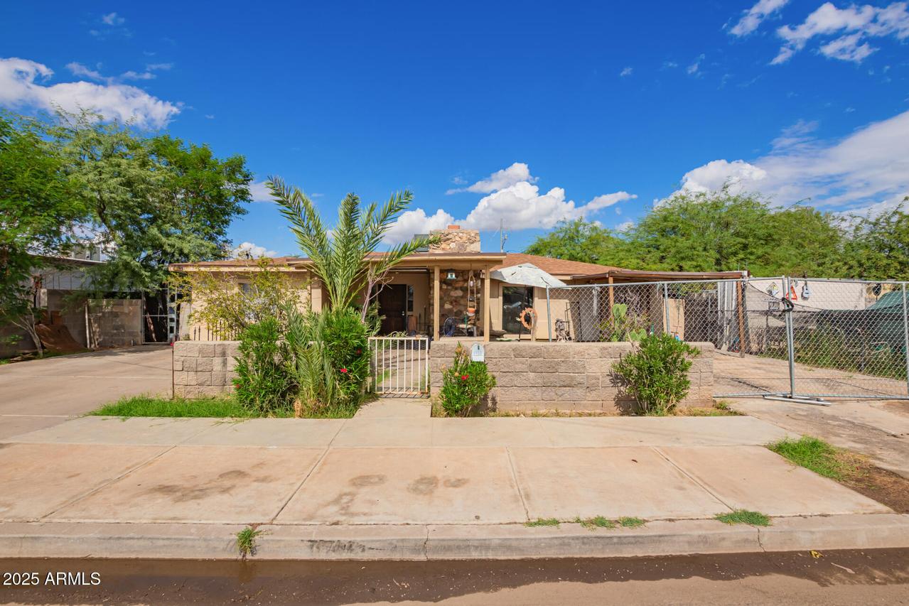 1722 W Yuma St., Phoenix, AZ 85007