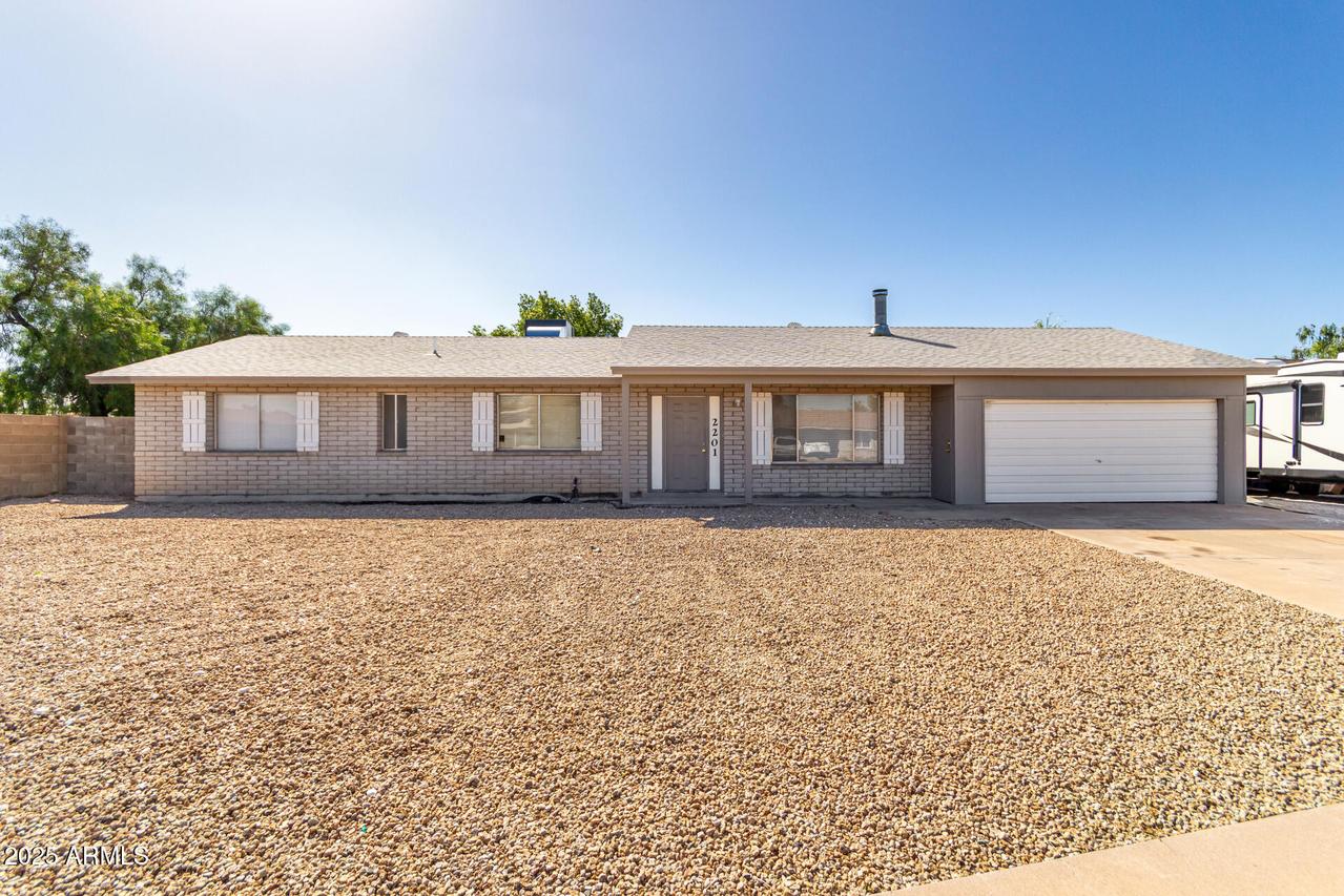 2201 W Topeka Dr., Phoenix, AZ 85027