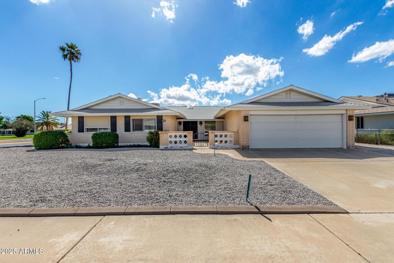 10701 W El Capitan Cir., Sun City, AZ 85351