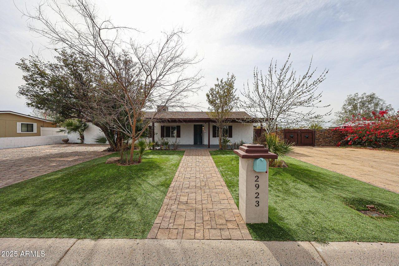 2923 E Wahalla Ln., Phoenix, AZ 85050
