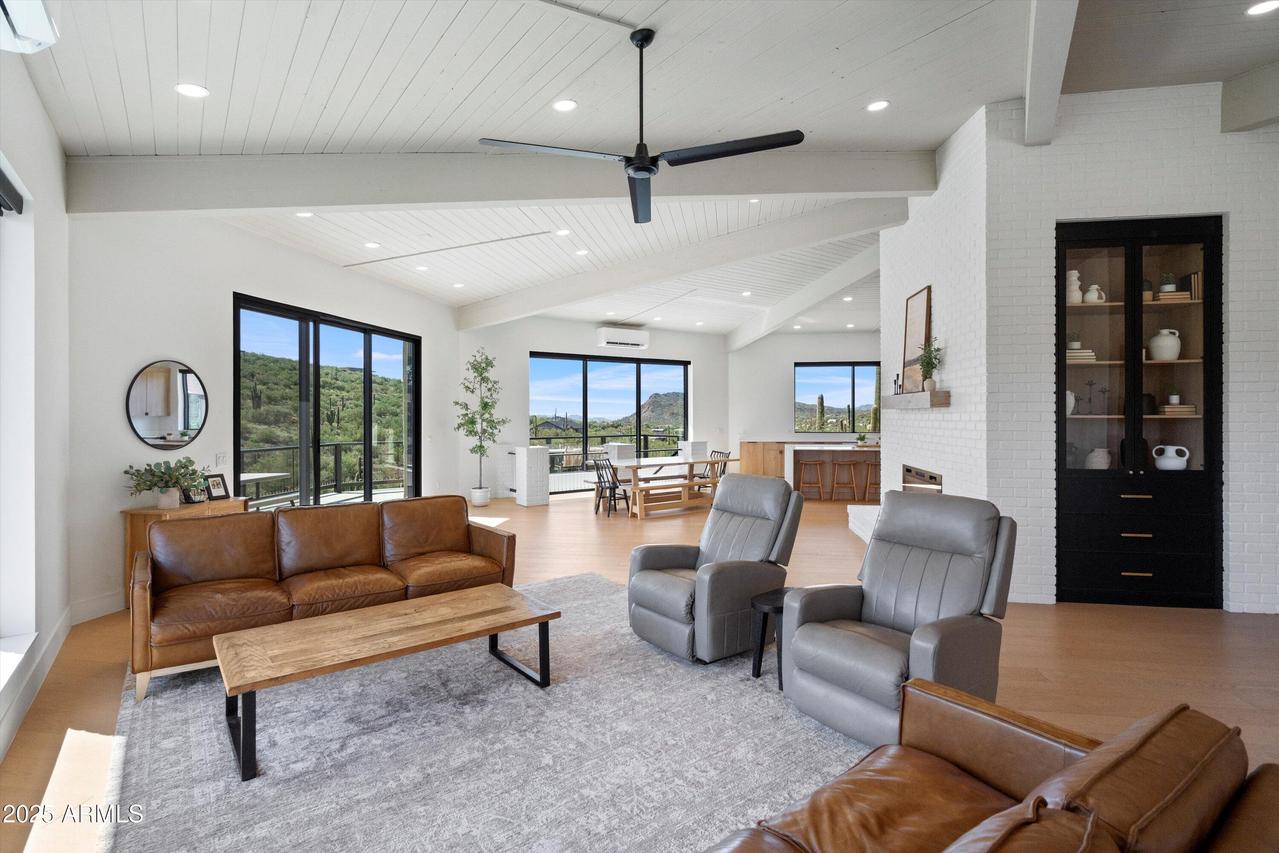 43024 N 24th St., New River, AZ 85087