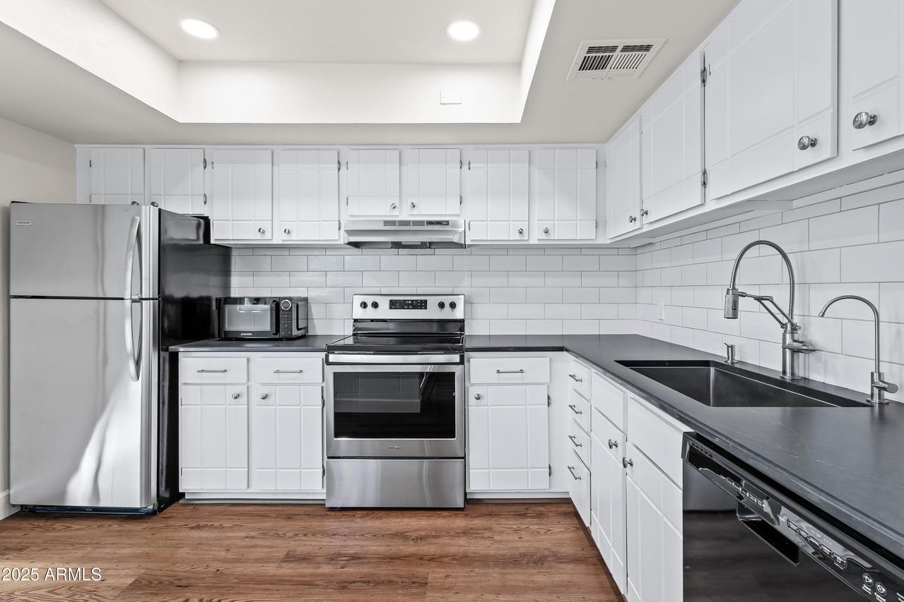 4201 E Camelback Rd. #100, Phoenix, AZ 85018
