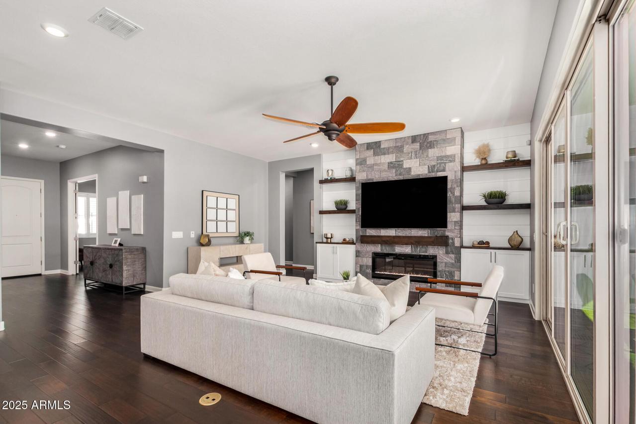 1121 E Clovefield St., Gilbert, AZ 85298