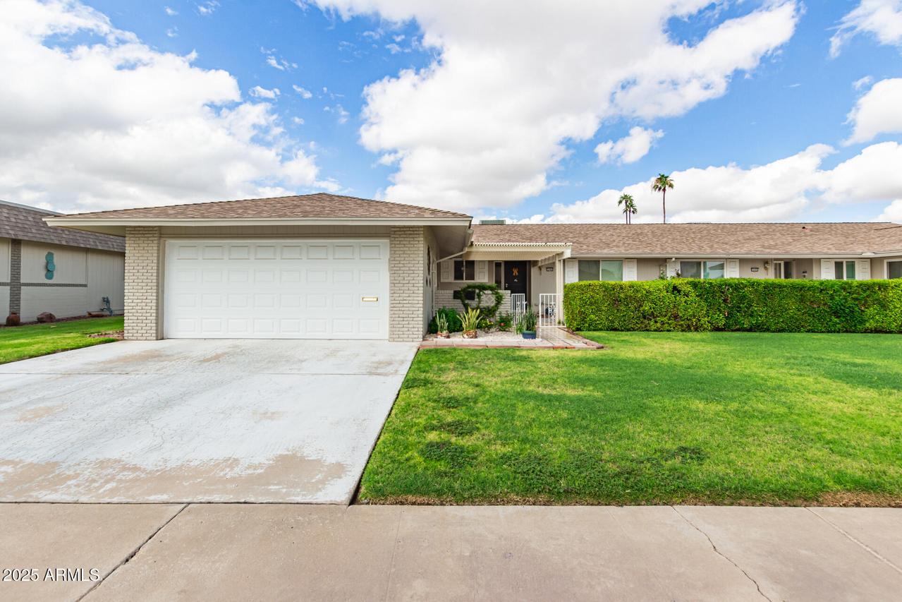 10404 W Kingswood Cir., Sun City, AZ 85351
