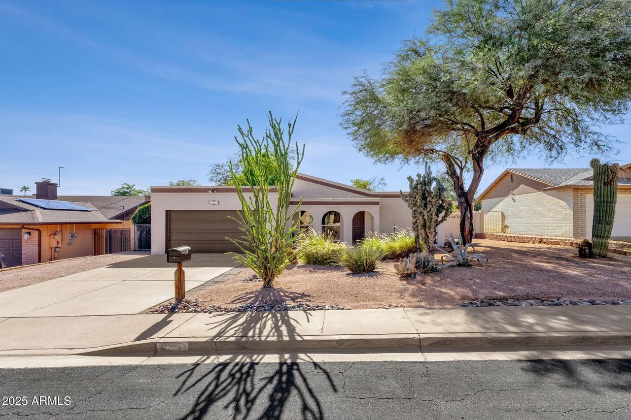 2041 E Karen Dr., Phoenix, AZ 85022