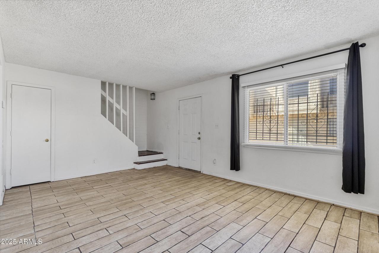 4514 E Wood St., Phoenix, AZ 85040