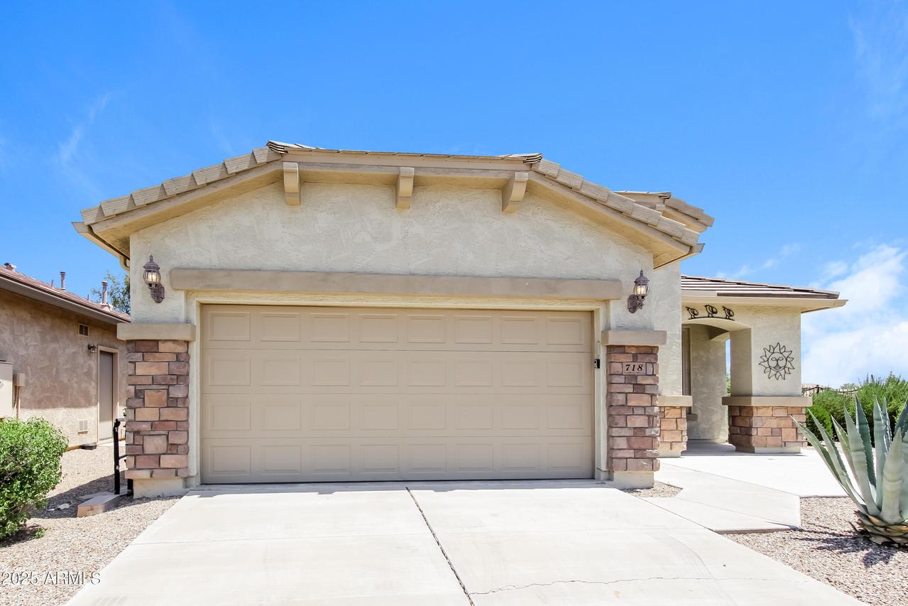 718 W Twin Peaks Pkwy., San Tan Valley, AZ 85143