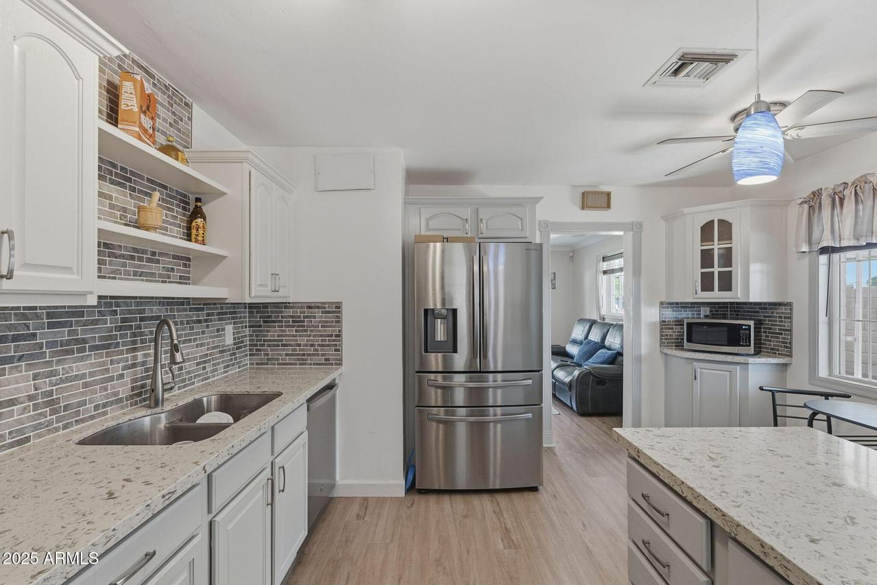 3640 N 21st Ave., Phoenix, AZ 85015