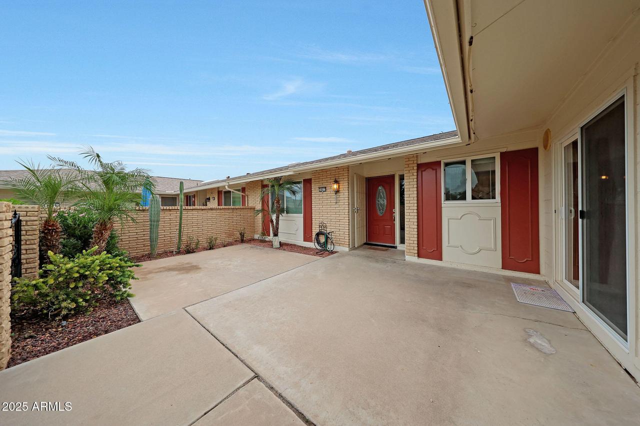 10617 W El Capitan Cir., Sun City, AZ 85351