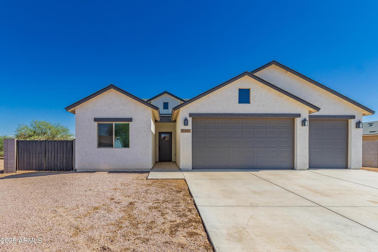 15901 S Bentley Dr., Arizona City, AZ 85123