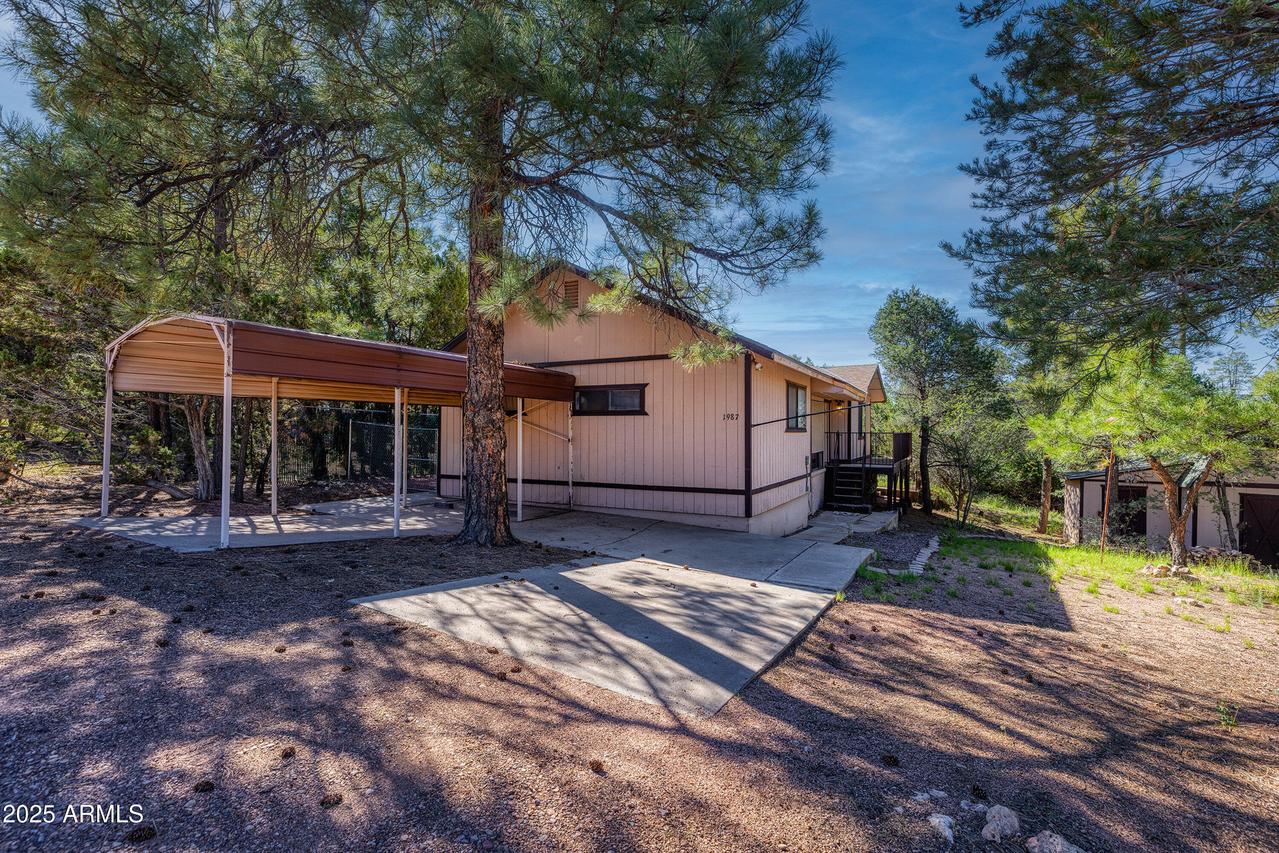 1987 Stagg Run, Overgaard, AZ 85933