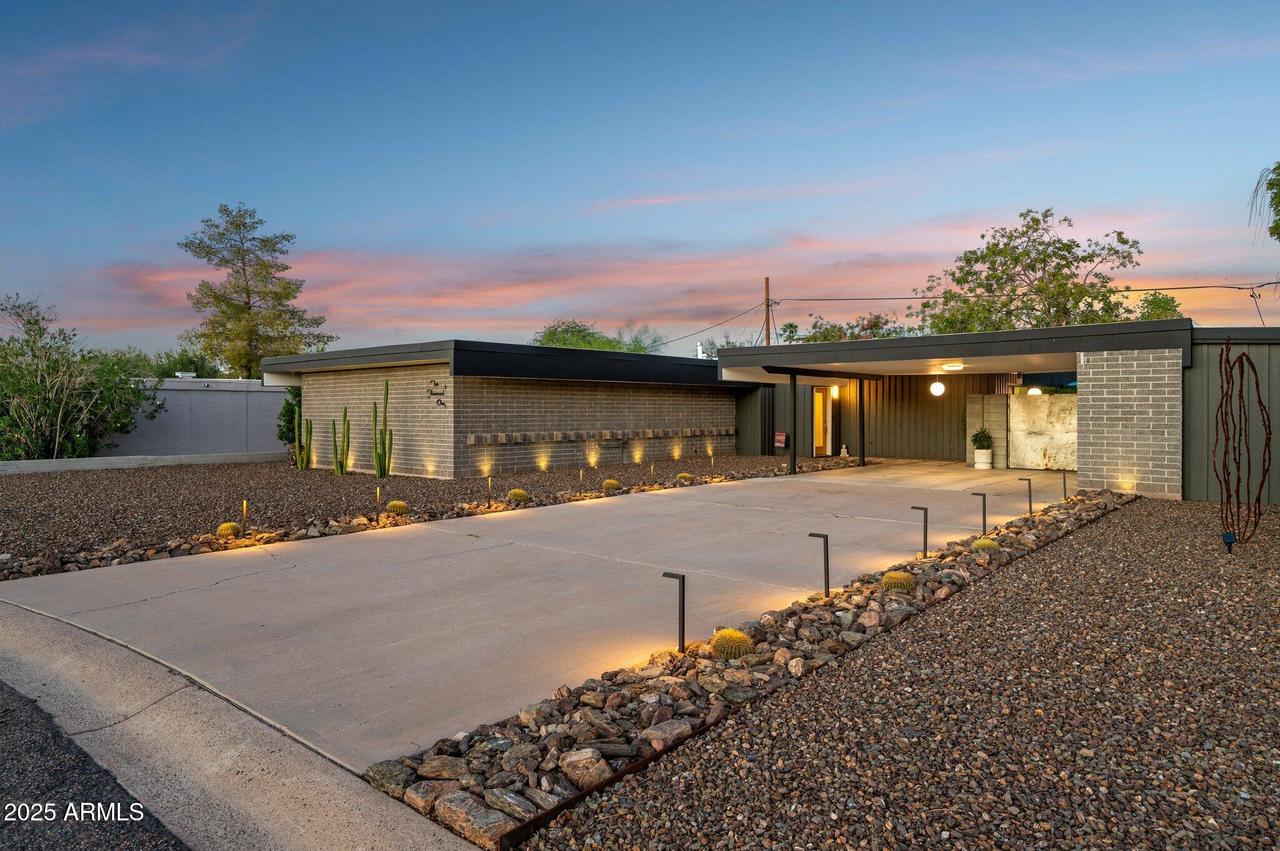 10001 N 33rd Pl., Phoenix, AZ 85028