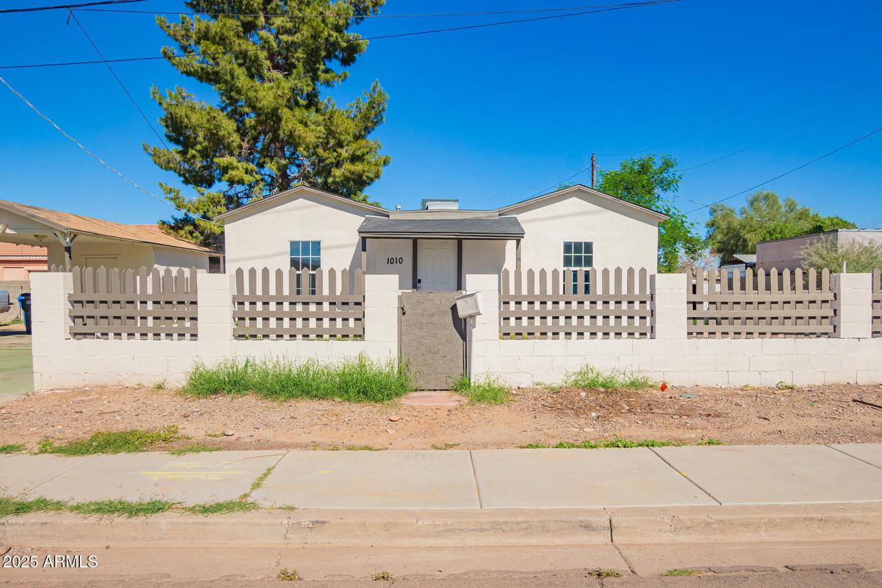 1010 E Chipman Rd., Phoenix, AZ 85040