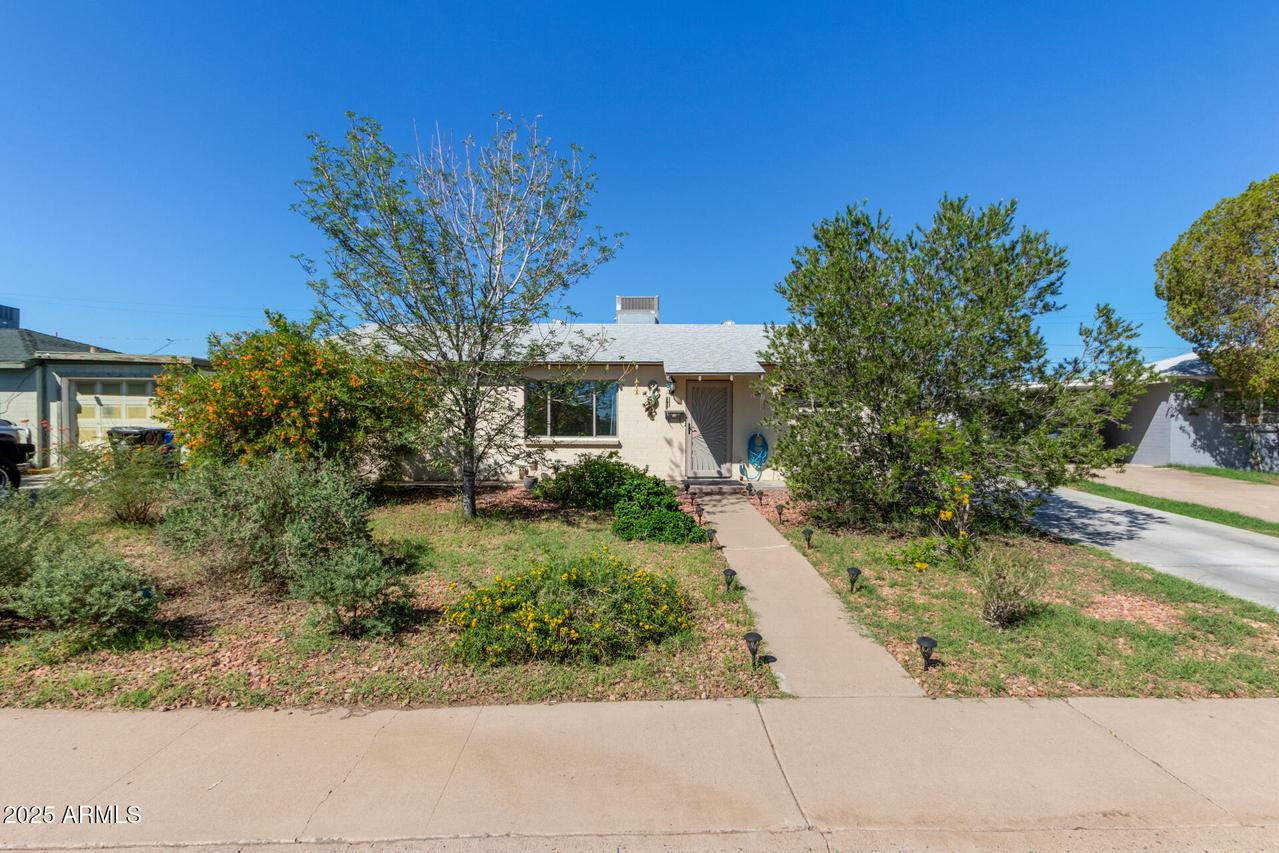 2922 W Diana Ave., Phoenix, AZ 85051