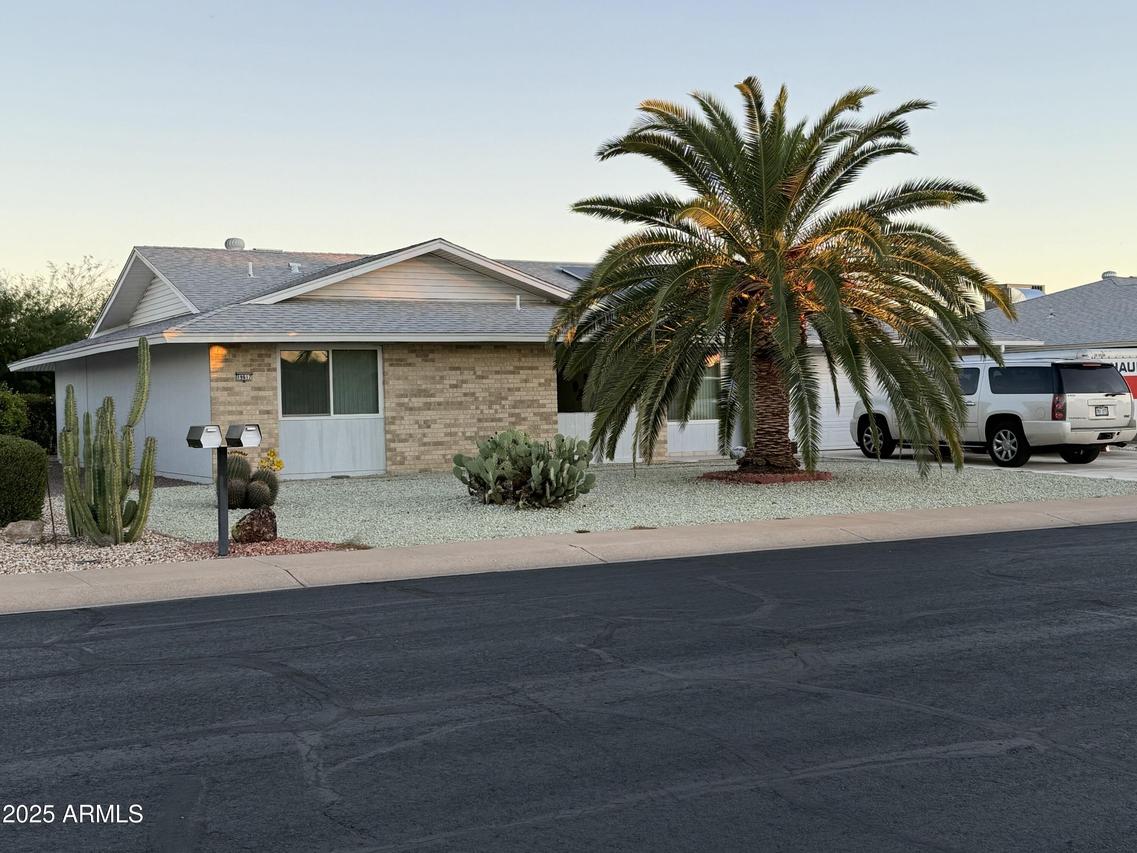 19617 N Willowcreek Cir., Sun City, AZ 85373