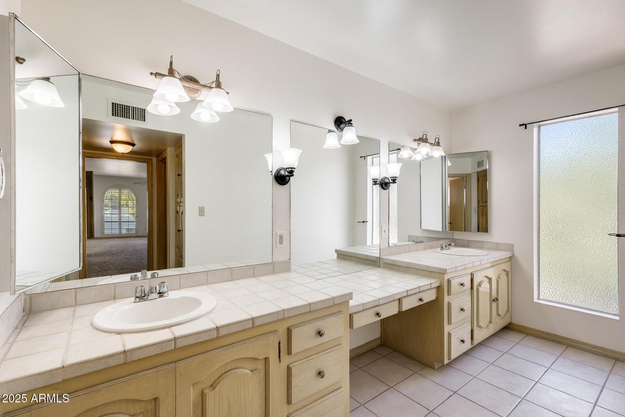 6142 N 13th St., Phoenix, AZ 85014