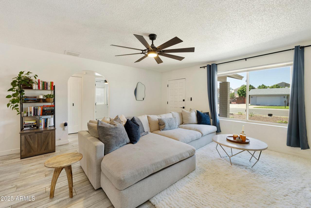 18821 N 17th Ave., Phoenix, AZ 85027