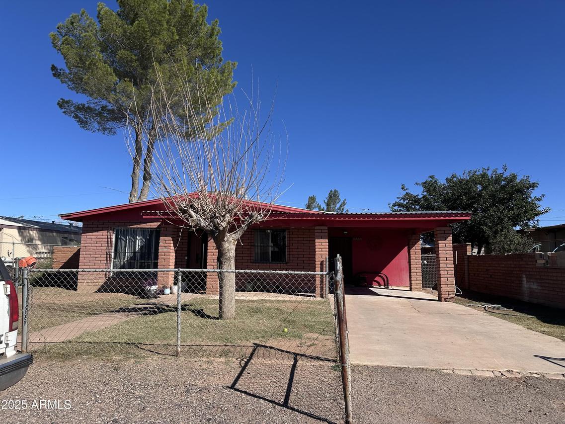 # 714 W Palm Ave., Douglas, AZ 85607