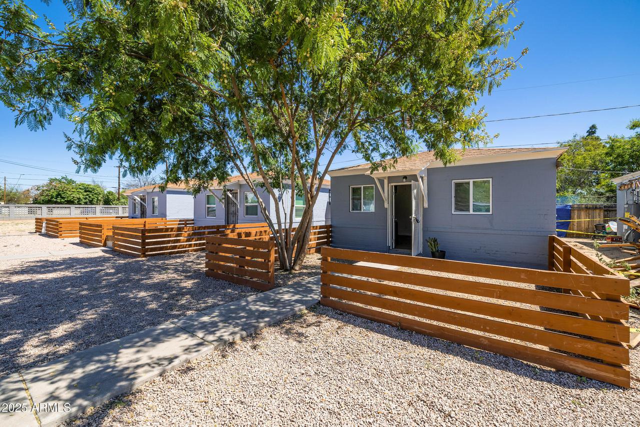 2425 W Turney Ave., Phoenix, AZ 85015