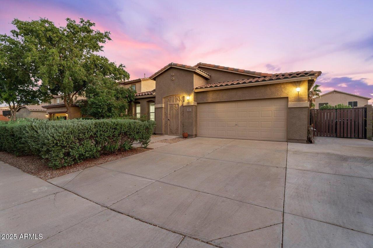 2943 W Mila Way, San Tan Valley, AZ 85144