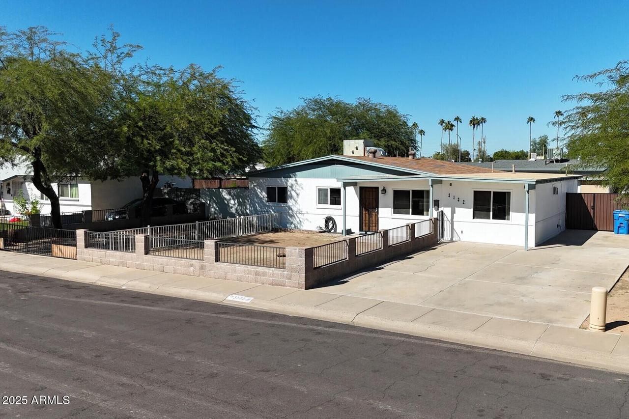 3132 W Acapulco Ln., Phoenix, AZ 85053