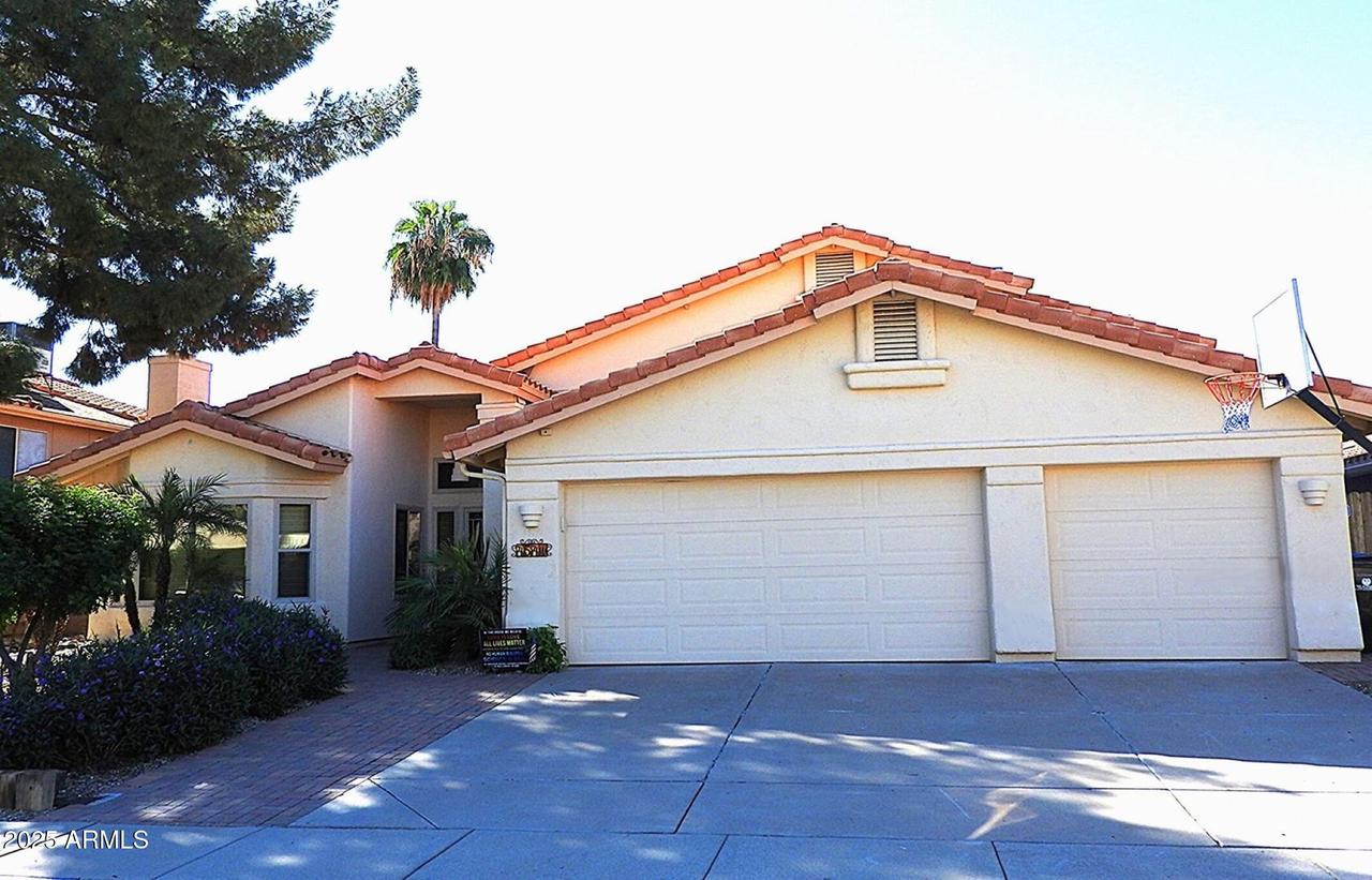 4541 E Carolina Dr., Phoenix, AZ 85032