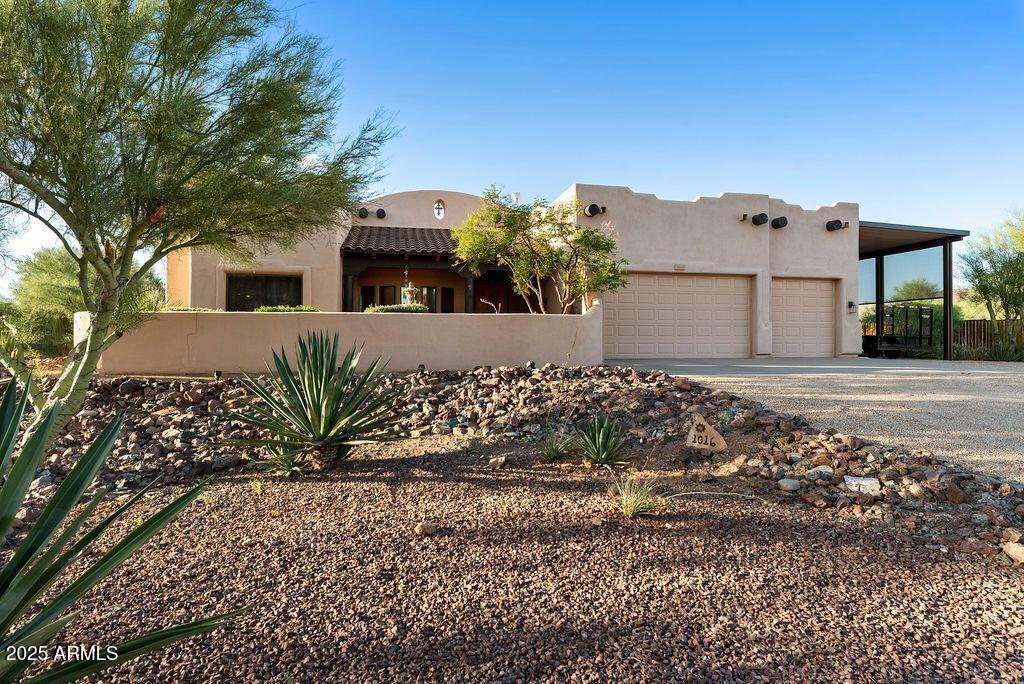 1016 E Desert Hills Estate Dr., Phoenix, AZ 85086