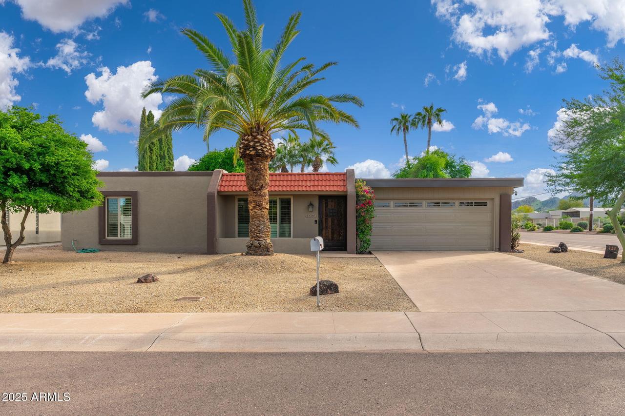4001 E Cannon Dr., Phoenix, AZ 85028
