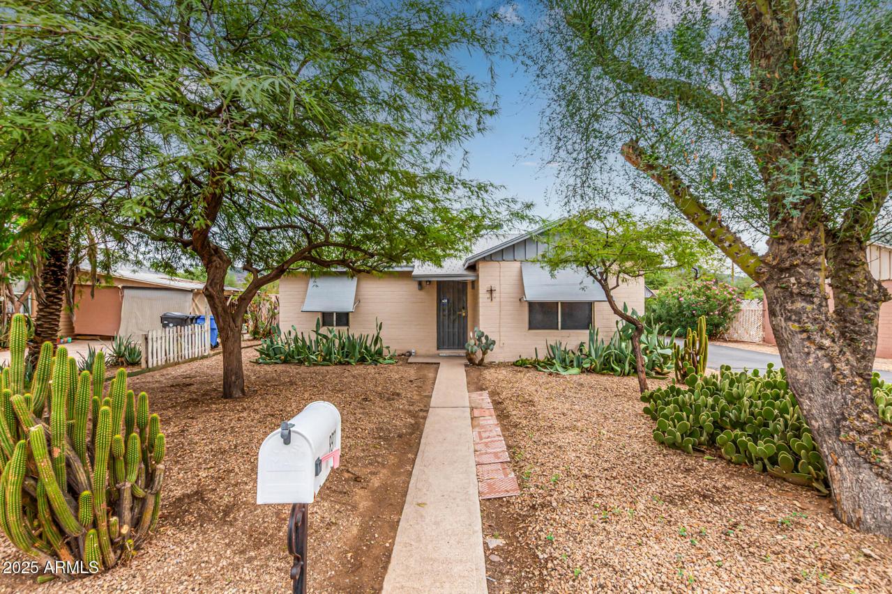 8911 N 10th St., Phoenix, AZ 85020