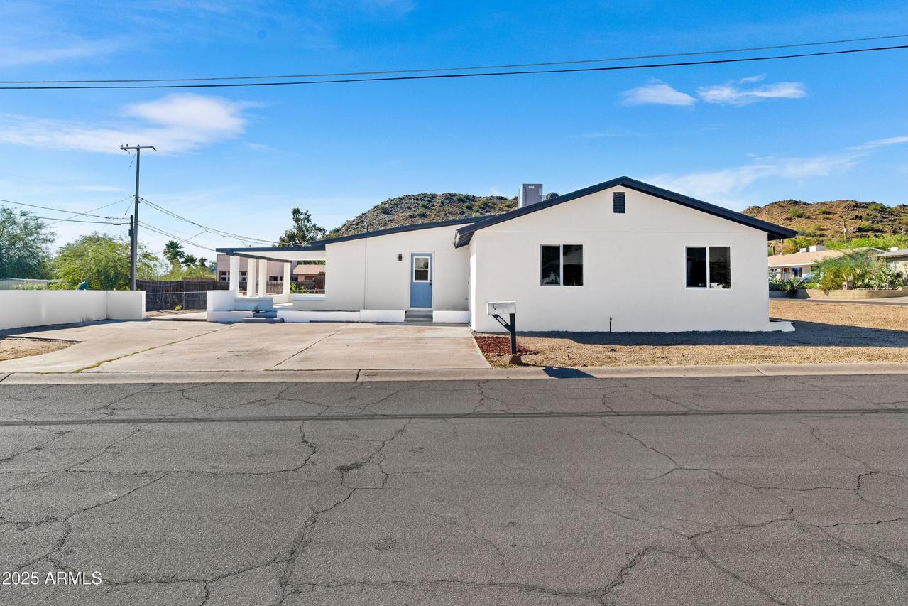 901 W Mercer Ln., Phoenix, AZ 85029