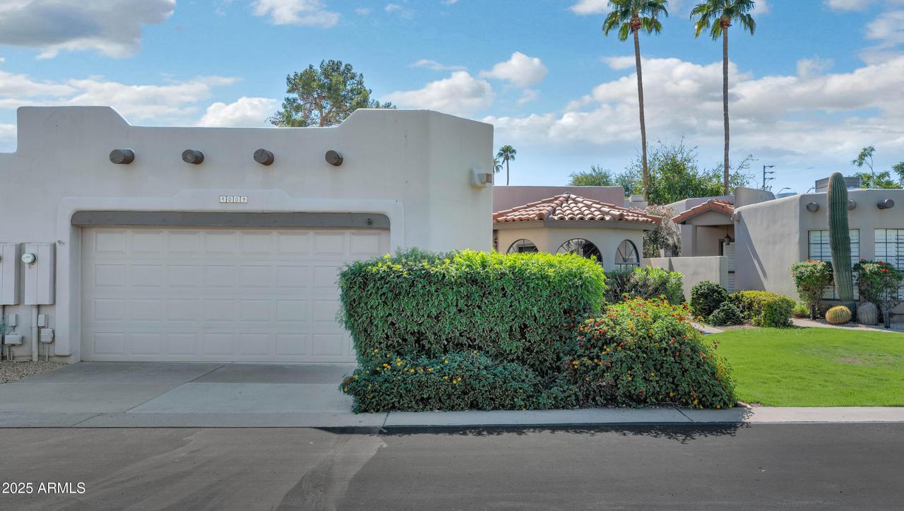 4009 E Round Hill Dr., Phoenix, AZ 85028