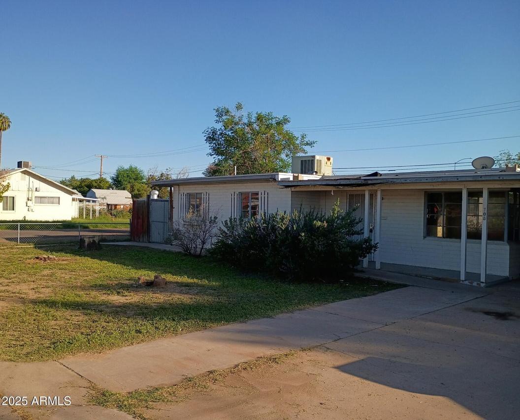705 W 2nd Pl., Mesa, AZ 85201