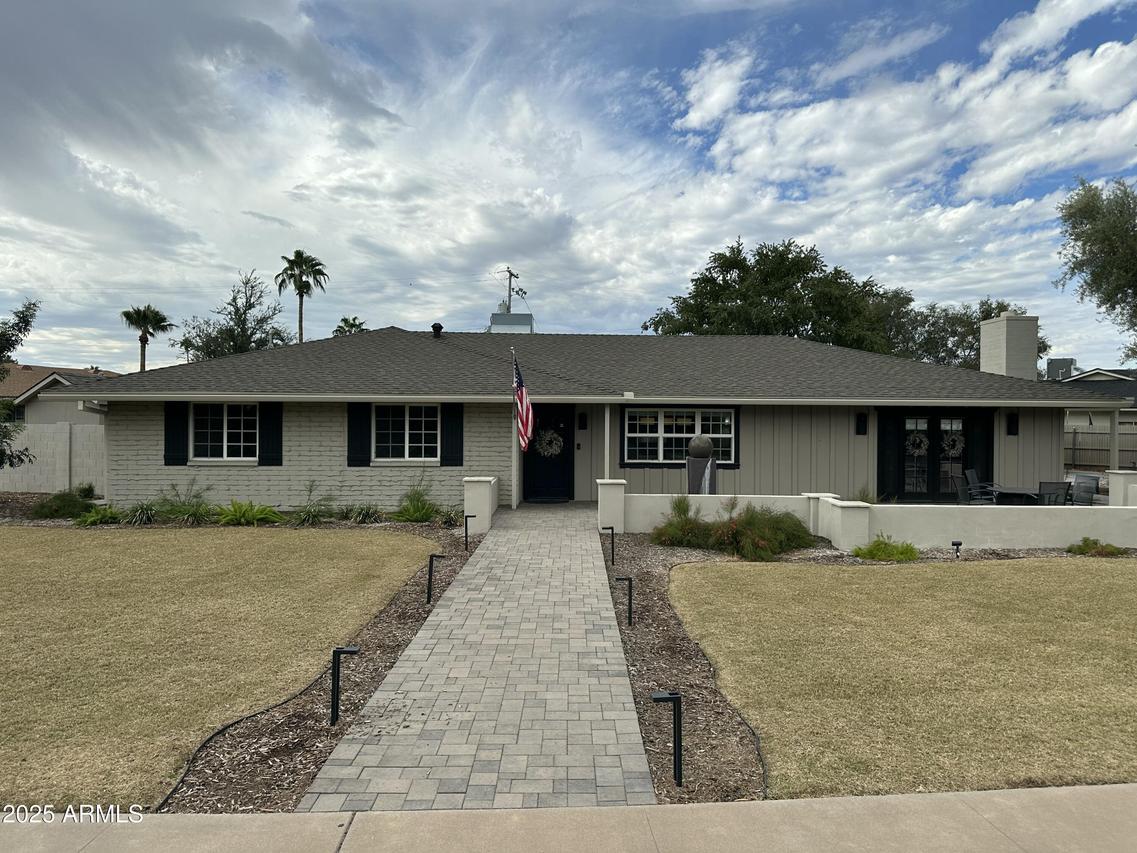 811 W Linger Ln., Phoenix, AZ 85021