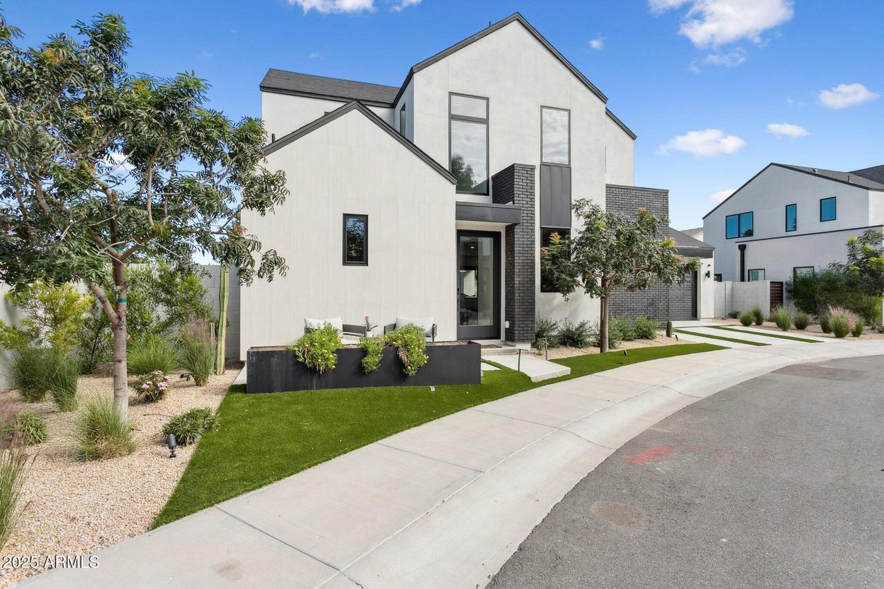 6346 N 10th Dr., Phoenix, AZ 85013