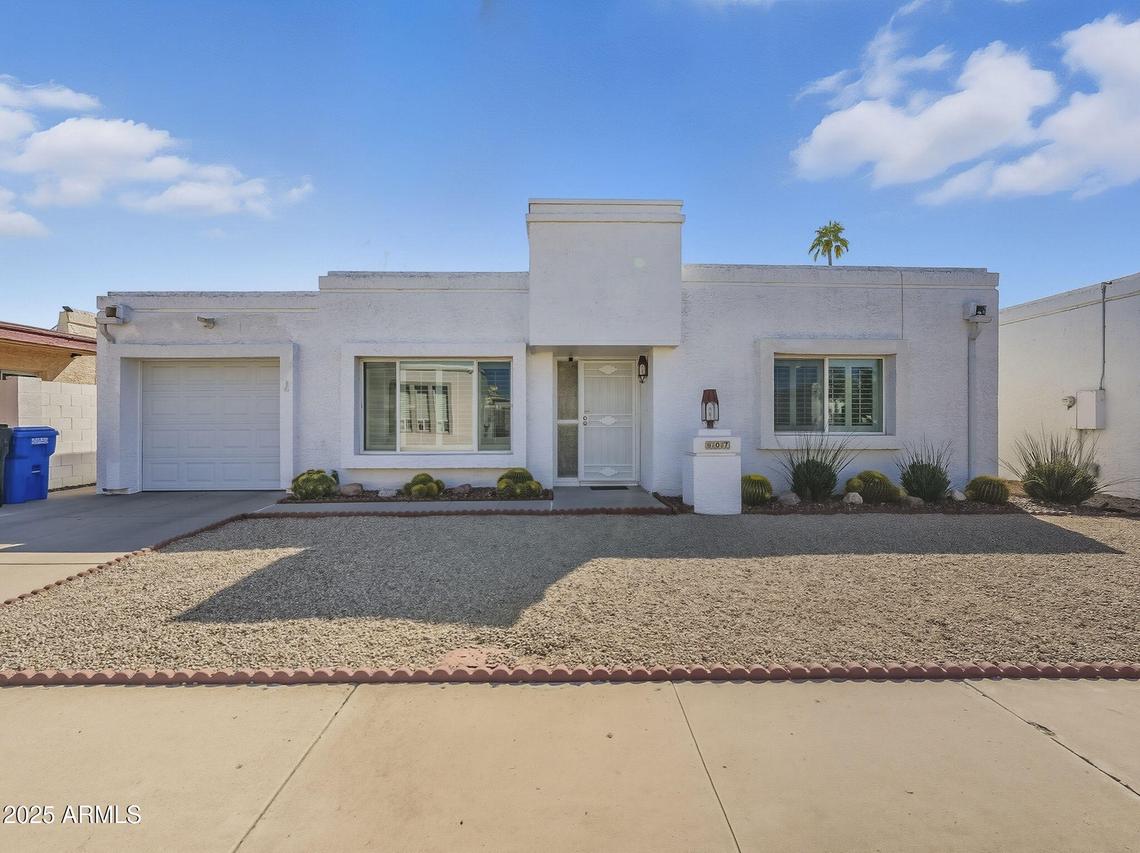 807 E Michelle Dr., Phoenix, AZ 85022