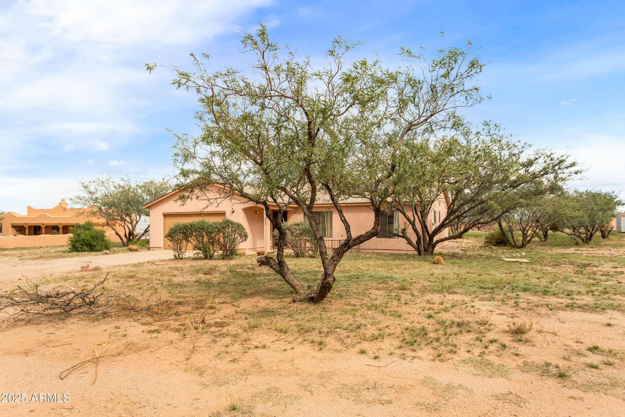 6523 S Calle De La Naranja, Hereford, AZ 85615