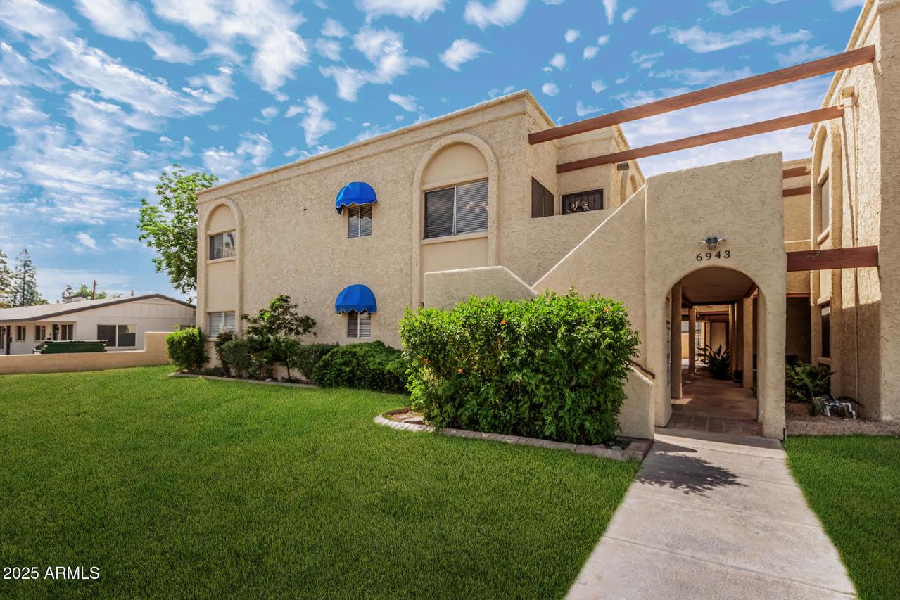6943 E Earll Dr. #6, Scottsdale, AZ 85251