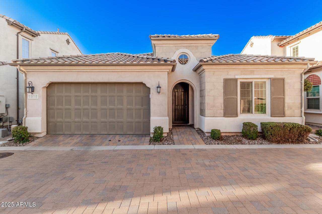 1918 W Yellowstone Way, Chandler, AZ 85248