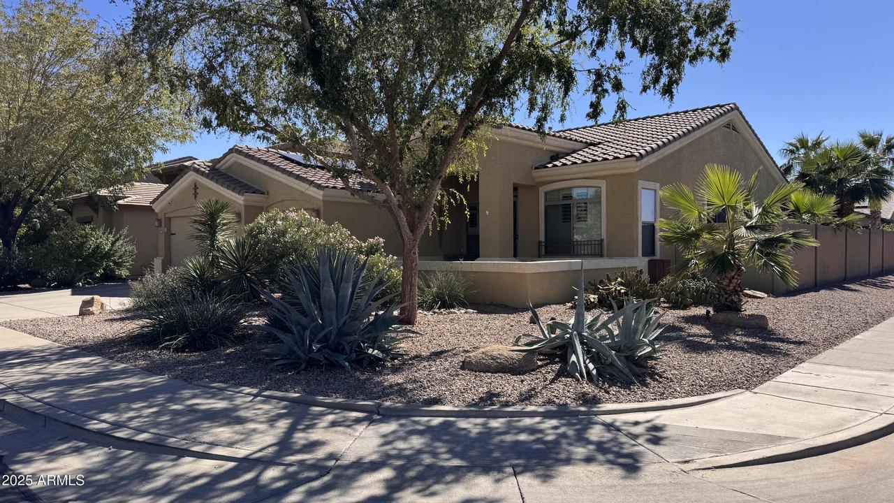 325 W Blue Lagoon Dr., Casa Grande, AZ 85122