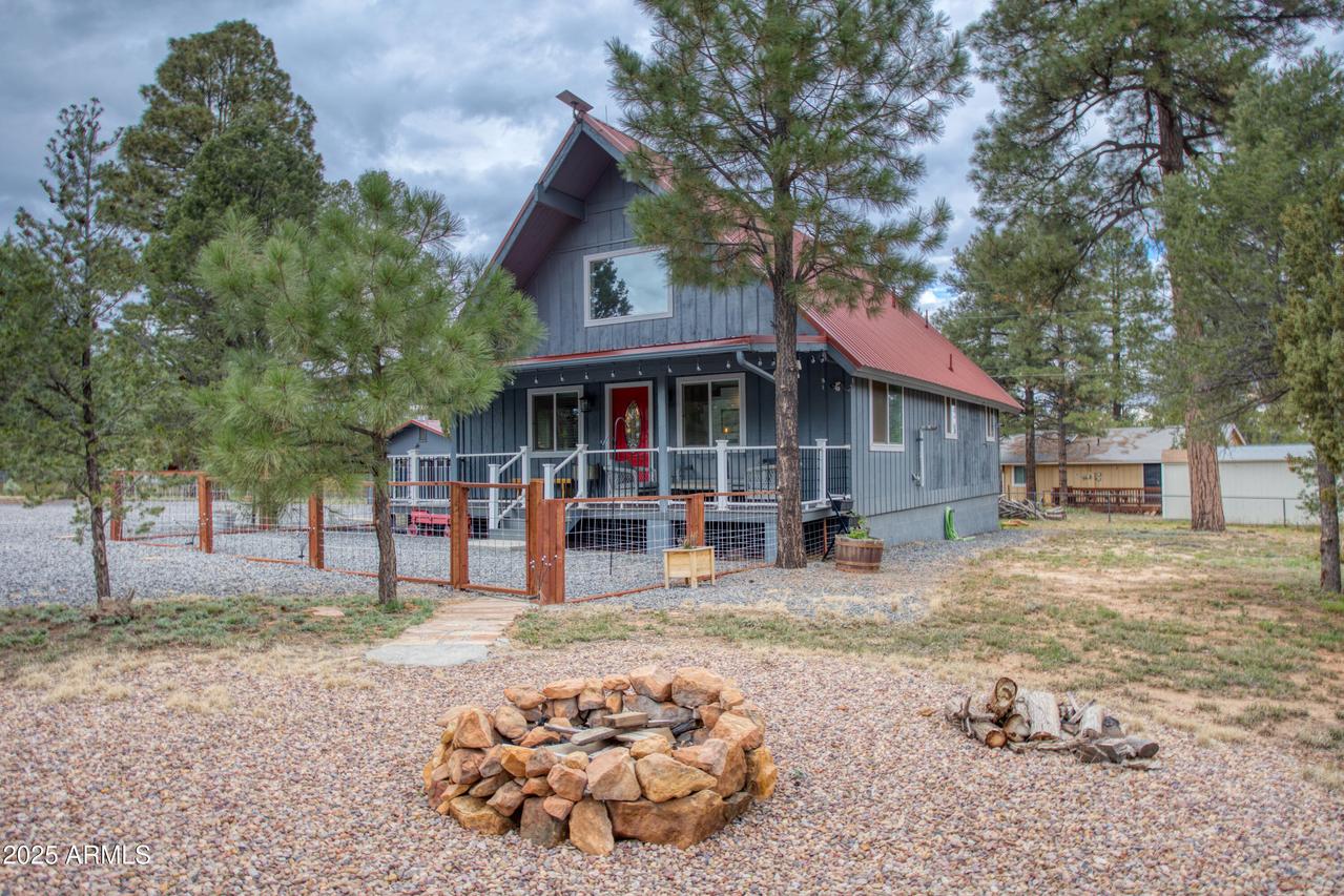 1912 Little Doe Tr., Overgaard, AZ 85933