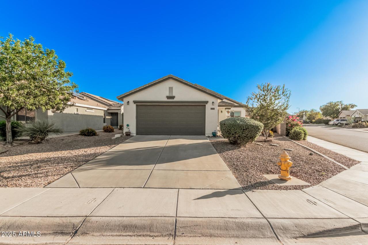 1027 W Desert Canyon Dr., San Tan Valley, AZ 85143